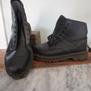 Vegan Dr. MARTENS Size 9 Men's Size 10 Womens Roseland